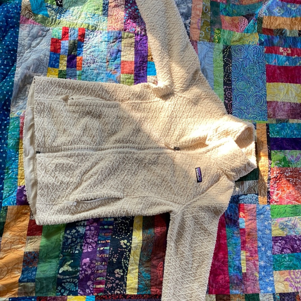 Patagonia Women’s size XS Diamond Capra collared fleece in cream color